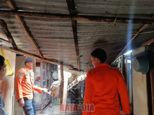 Angin Kencang Rusak Rumah Warga di Tamalanrea, BPBD&hellip;